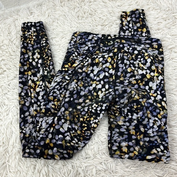 Lululemon Speed Up Tight 28" *Full-On Luxtreme Metropolis Glow Multi - Picture 4 of 5
